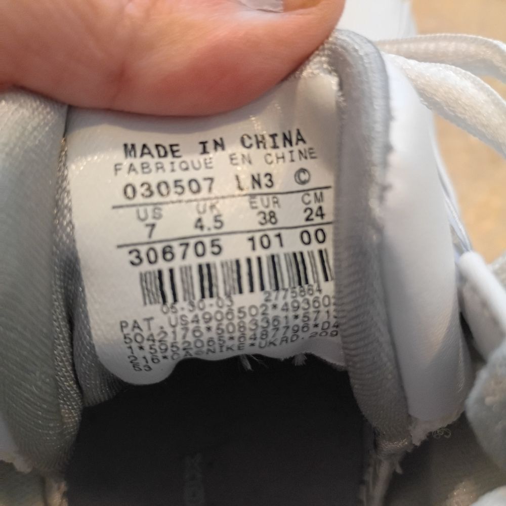 Vintage 2003 Nike Shox Status TB white and metallic silver athletic shoes - Picture 10 of 10